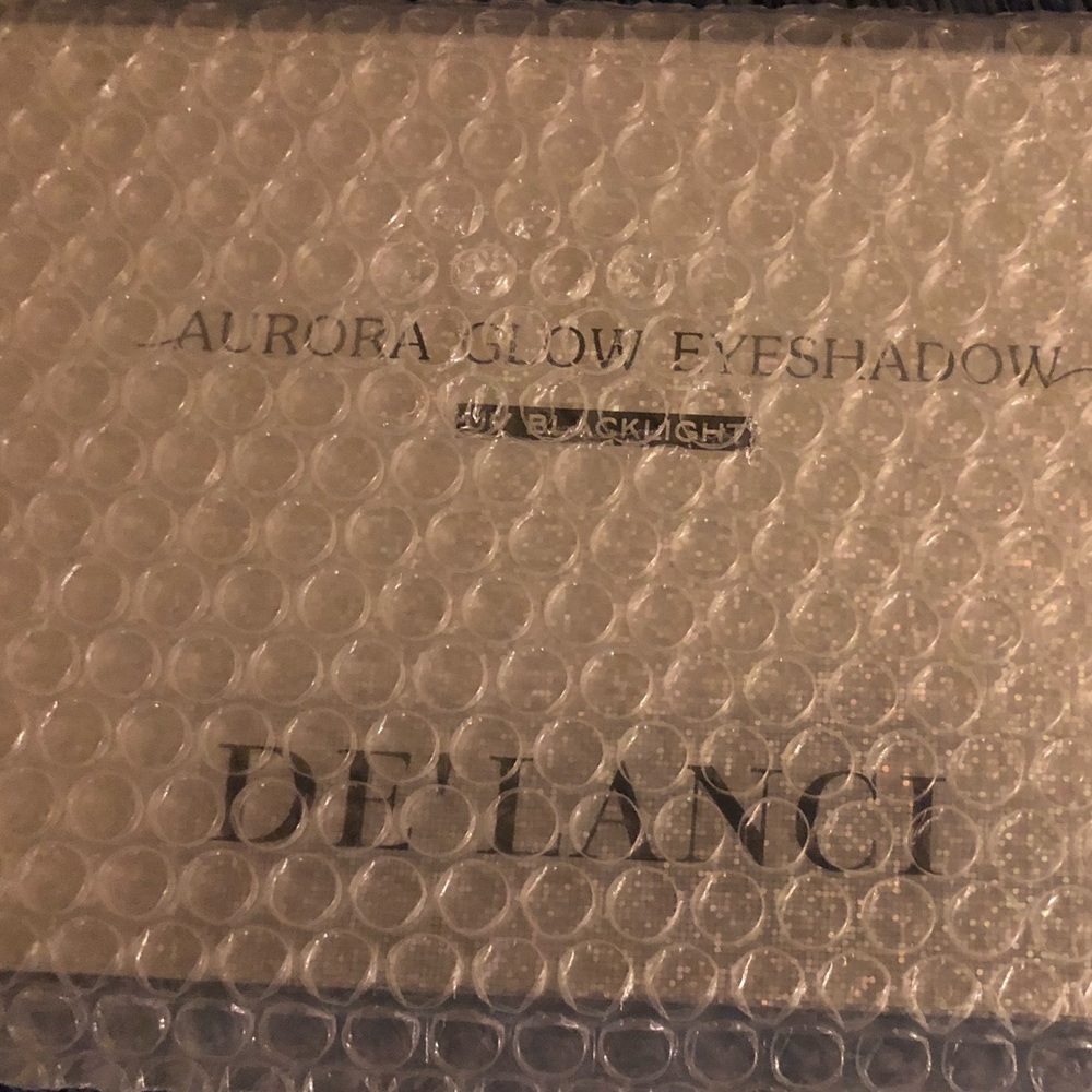 Blacklight eyeshadow pallet